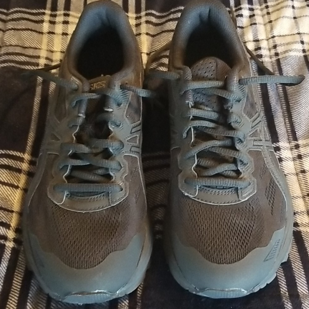 Jet Black Asics Running Shoes